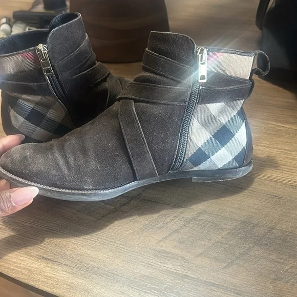 Authentic BURBERRY booties - Picture 3 of 8